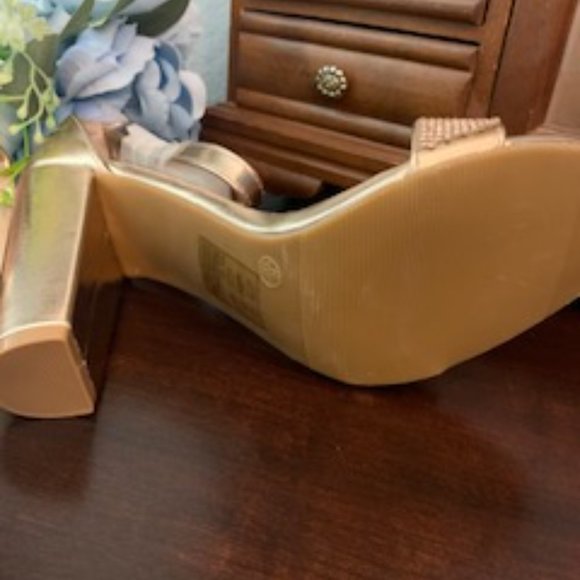 ✨Sparkle your way through any occasion with these exquisite David's Bridal Gold - Picture 6 of 12